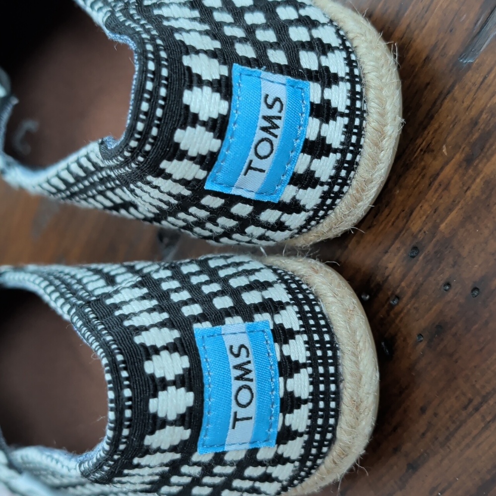 TOMS Rope Detail Black and White Espadrilles Slip On Sneakers Size 8 New - Picture 6 of 10